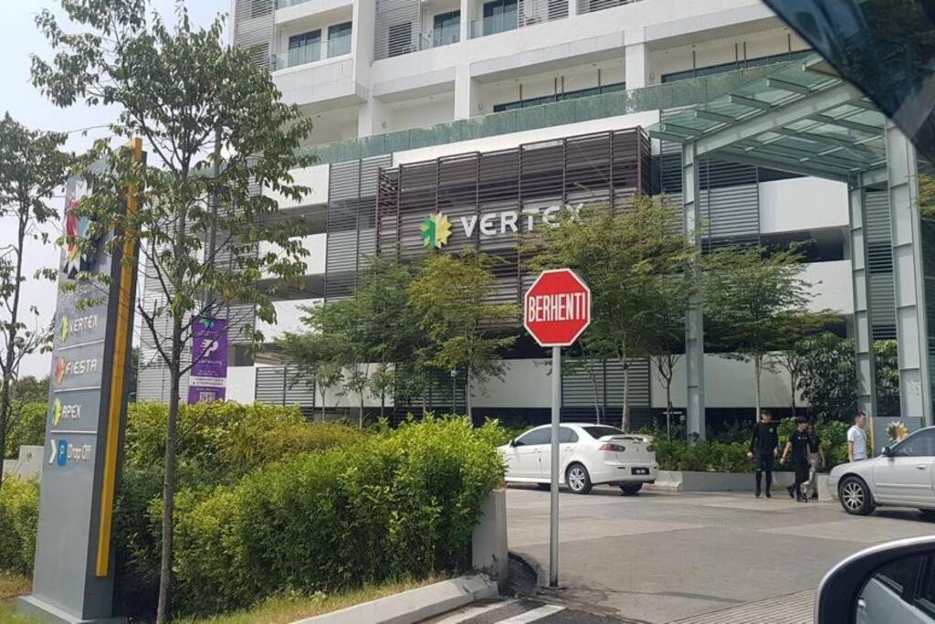 Cybersquare Lakeview With Netflix And Disney Hotstar サイバージャヤ エクステリア 写真
